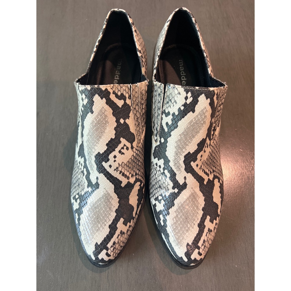 Madden Girl Womens Snakeskin Pointed Toe Block Heel Ankle Booties Grey Black 9